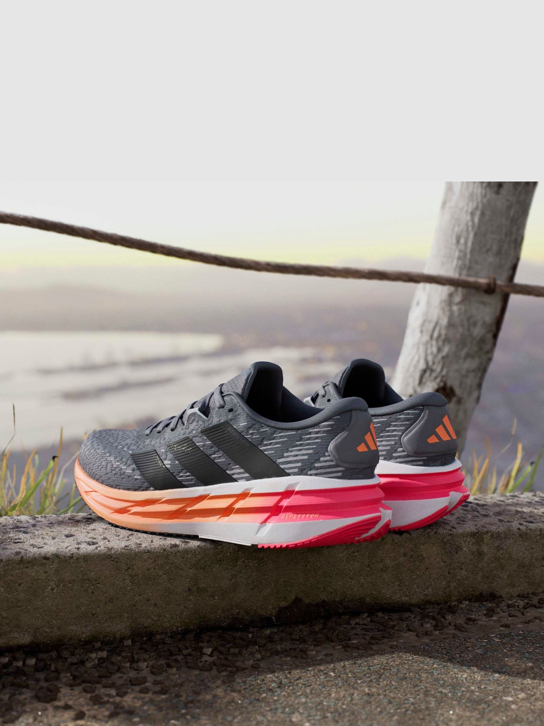 Next：日本 adidas Adistar 4 ランニングシューズ from Next Japan