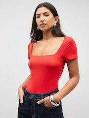 أحمر زاهي - Slim Fit Short Sleeve Sqaure Neck Soft Touch Slinky T-Shirt - صورة 1 من 8