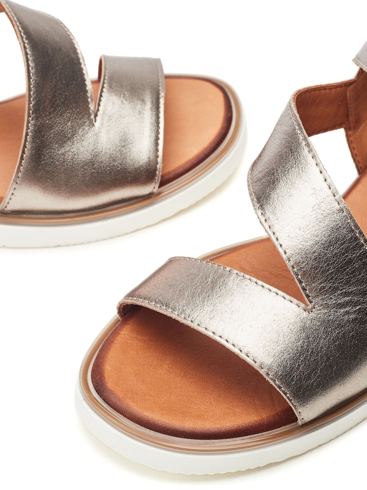 Moda in Pelle Kapur Cross Strap Wedge White Sandals - Image 4 of 4