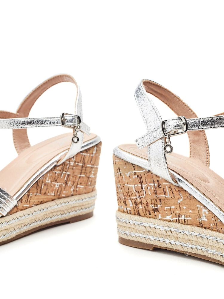 Plateado - Moda in Pelle Spot Asymmetric Strap Comfort Wedge Sandals - Imagen 4 de 4 Plateado - Moda in Pelle Spot Asymmetric Strap Comfort Wedge Sandals - Imagen 4 de 4