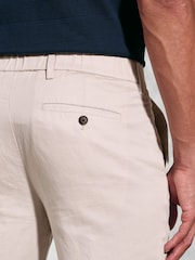 Brook Taverner White Single Pleat Tapered-Leg Linen Cotton Trousers - Image 3 of 3