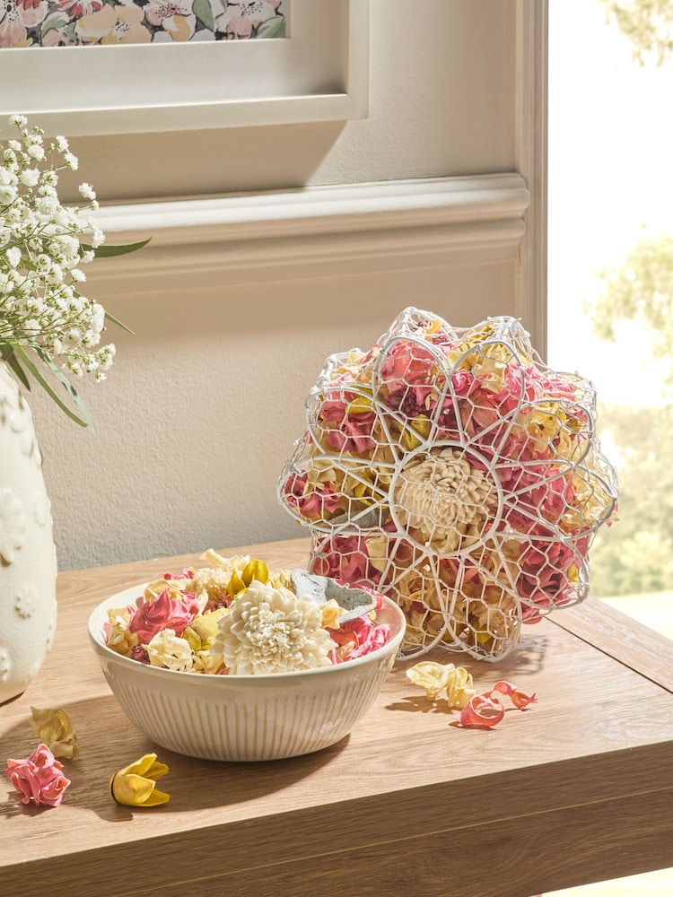 Natural Daisy Floral Peach & Freesia Potpourri - Image 2 of 5