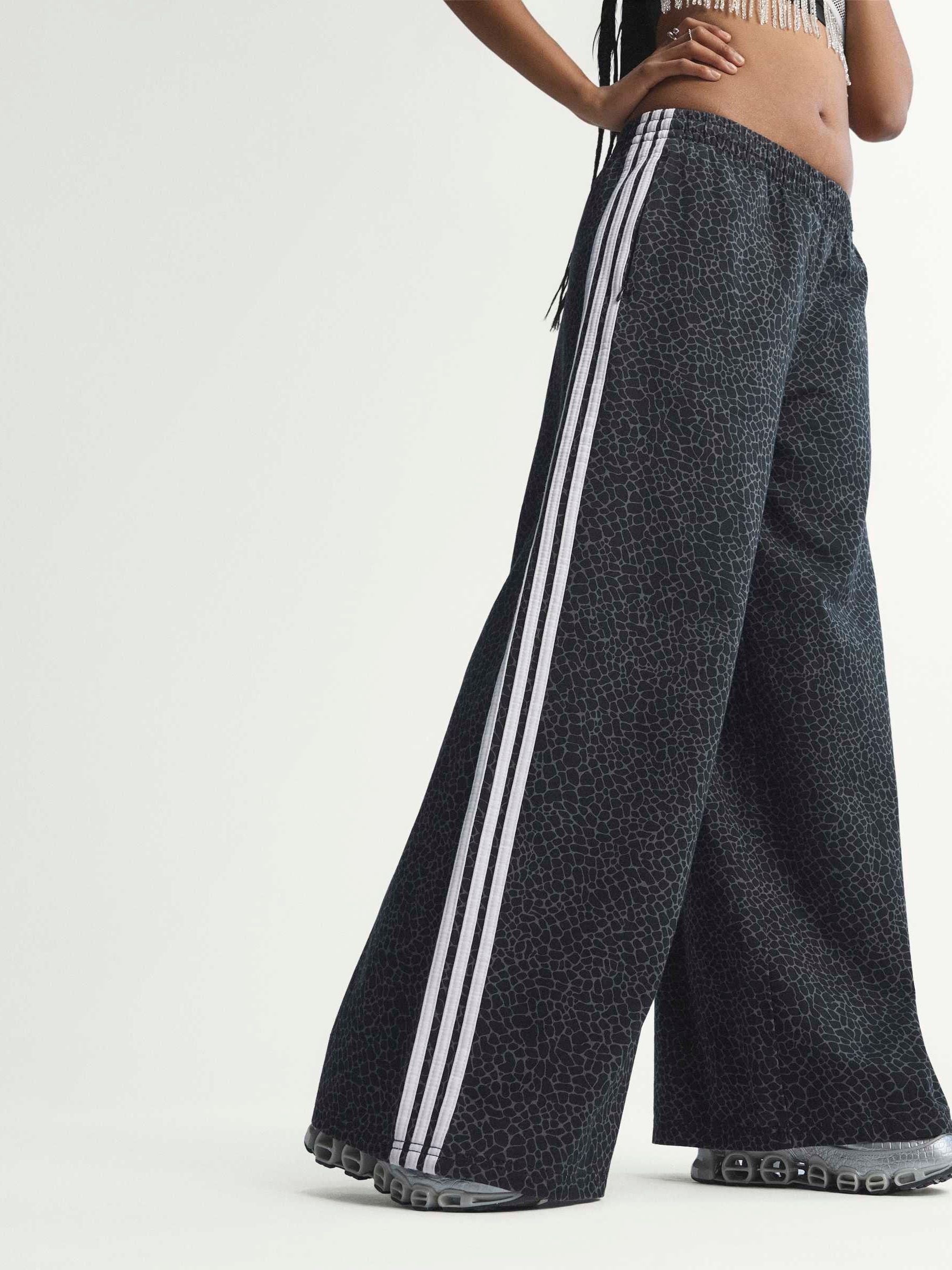 ら*と様 adidas originels／FIREBIRDセットアップ Buy adidas Originals Black Firebird Oversized Animal Print