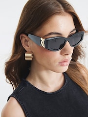 River Island Black Slim Cat Eye Chain Sunglasses - Image 4 of 4