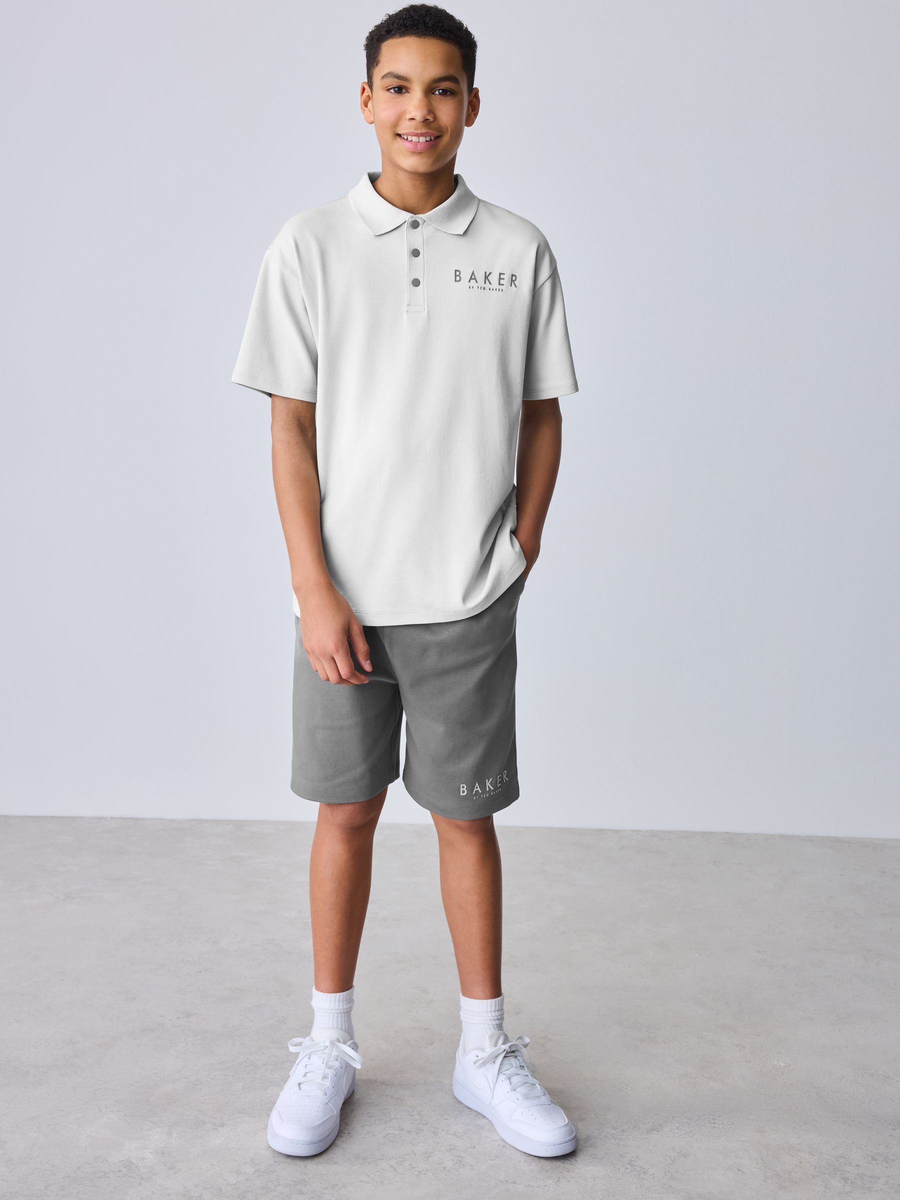 New Balance ポロシャツとショートパンツセットシャツ1 ショーツ0 Next：日本 グレー - Baker by Ted Baker オーバーサイズ ポロシャツ