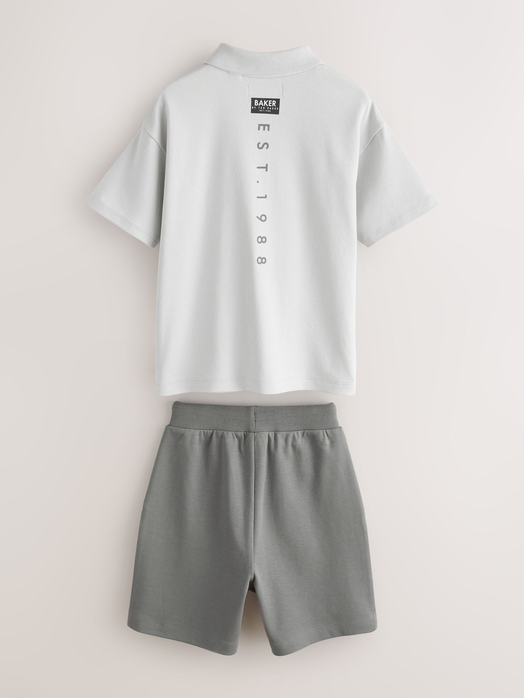 New Balance ポロシャツとショートパンツセットシャツ1 ショーツ0 Next：日本 グレー - Baker by Ted Baker オーバーサイズ ポロシャツ
