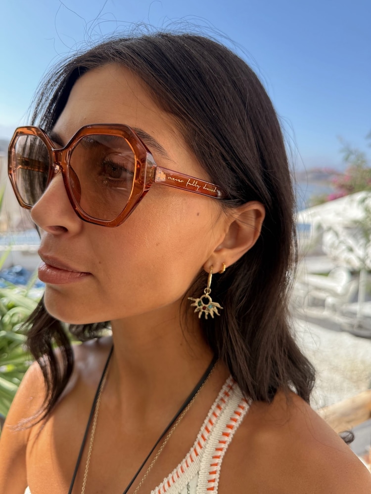 Never Fully Dressed Sunglasses with Case - Bilde 1 av 4