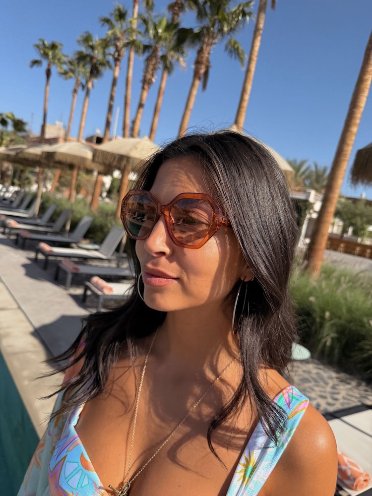 Never Fully Dressed Sunglasses with Case - Bilde 4 av 4