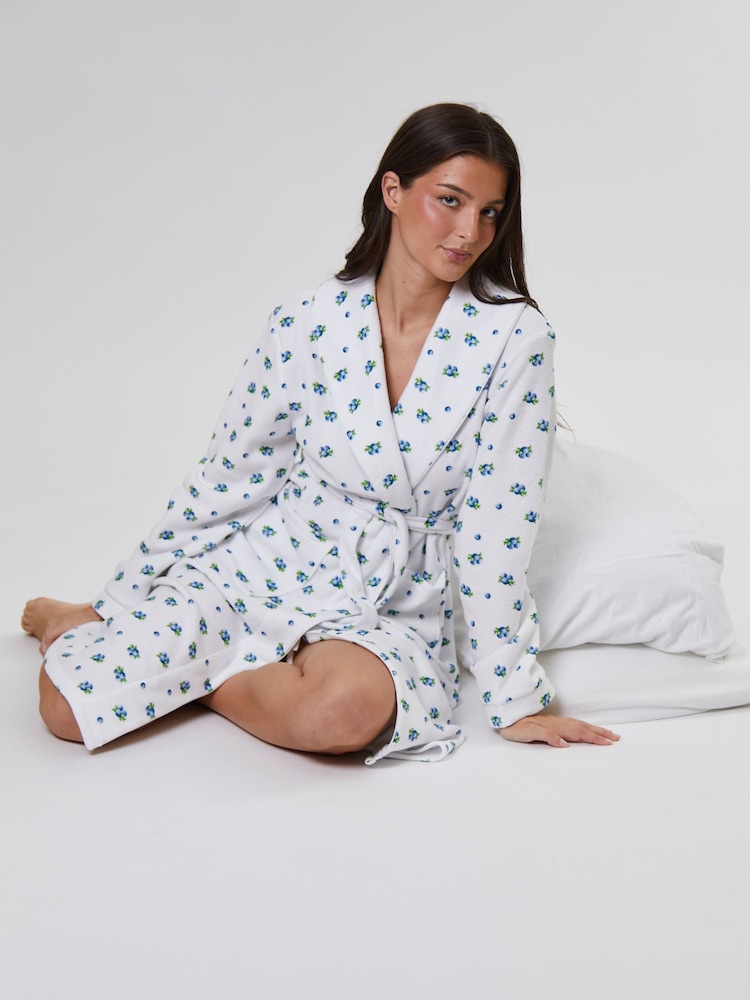 Loungeable Blue Blueberry Print Lightweight Spa Robe - Image 2 of 5 Loungeable Blue Blueberry Print Lightweight Spa Robe - Image 2 of 5