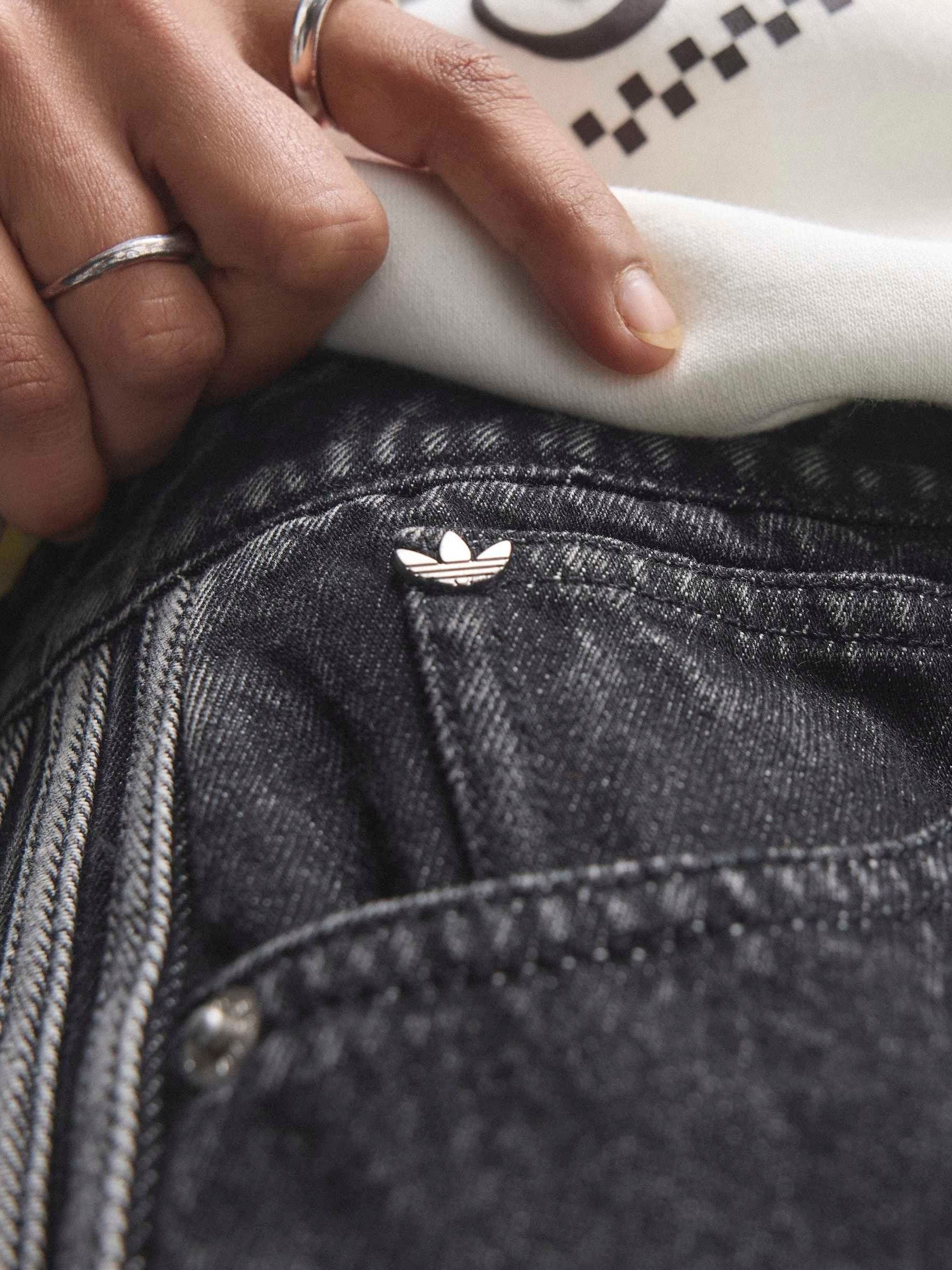 Next：日本 adidas Originals ファイアーバード デニムショートパンツ