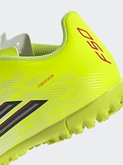Желтый - детские футбольные кроссовки adidas F50 Club Turf Football - Изображение 12 12