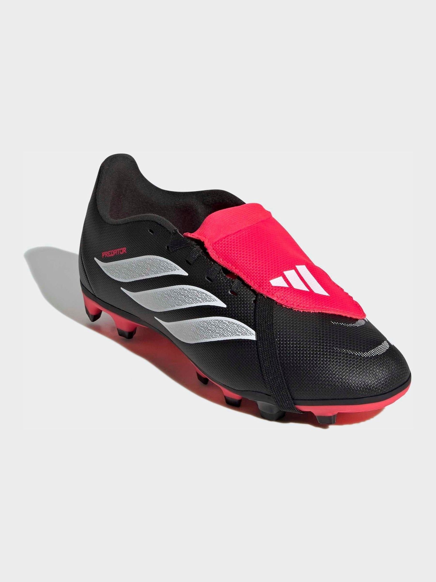 Next：日本 ブラック - adidas プレデタークラブ天然芝／マルチ