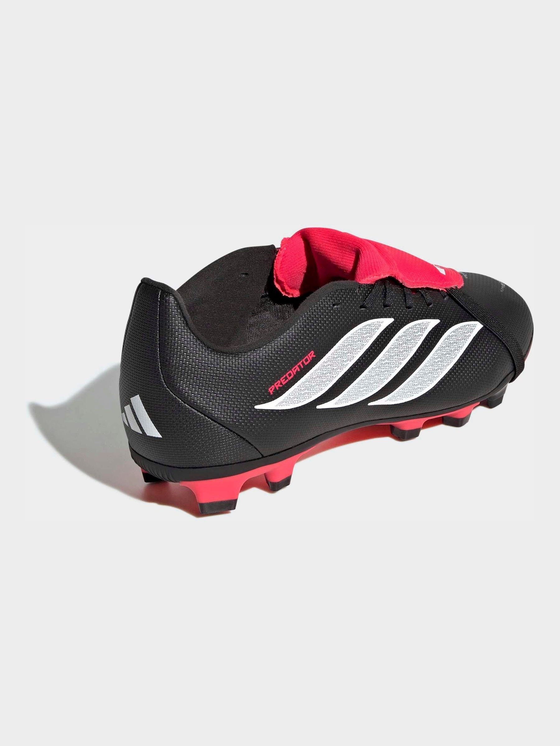 Next：日本 ブラック - adidas プレデタークラブ天然芝／マルチ