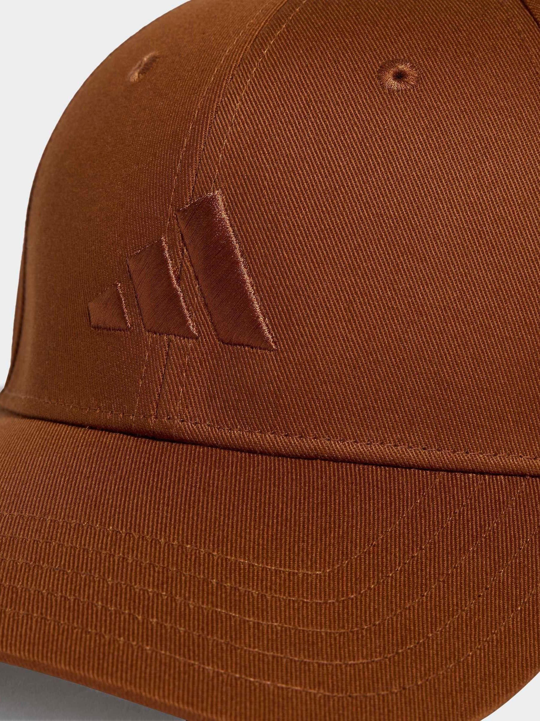 ブラウン コットン ベースボールキャップ Next：日本 ブラウン - adidas コットンベースボールキャップ from