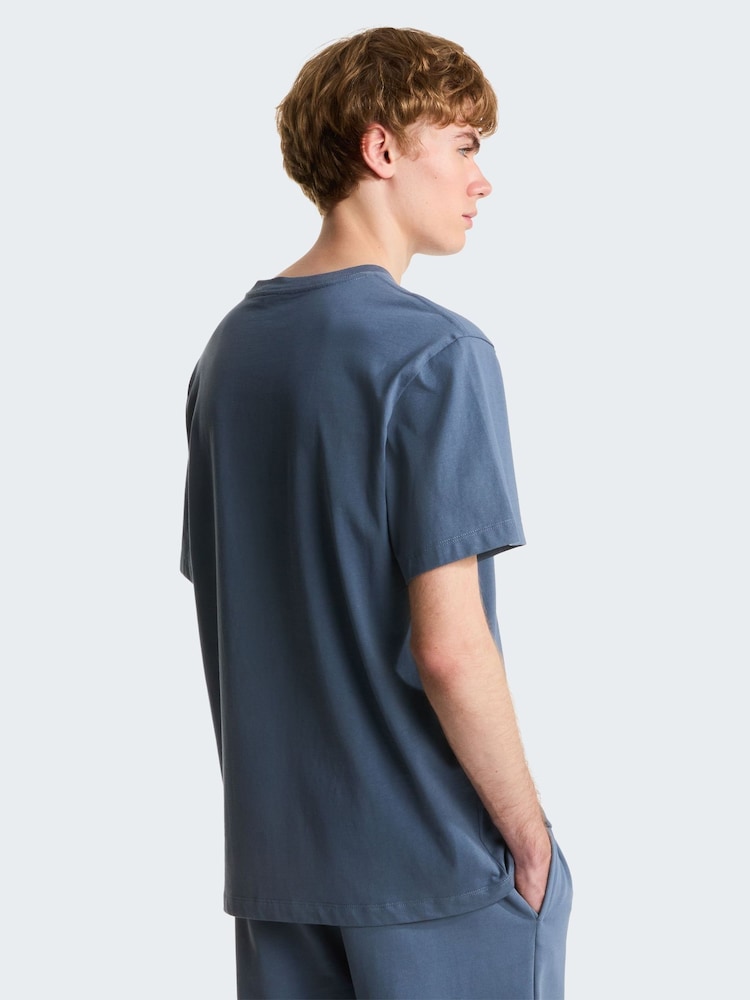 The North Face Blue Essential Central Logo Relaxed T-Shirt - Image 2 of 7 The North Face Blue Essential Central Logo Relaxed T-Shirt - Image 2 of 7