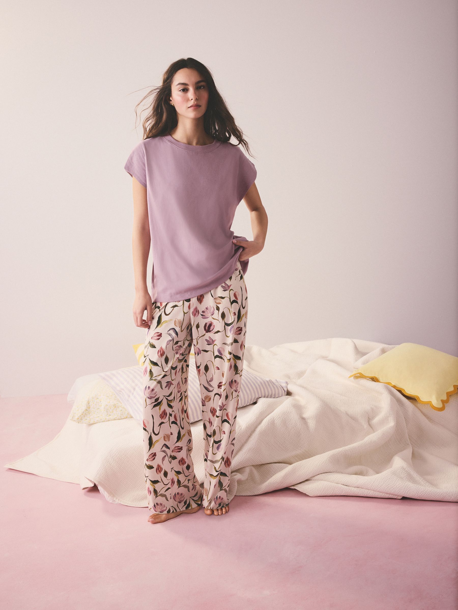 Cumpără Modelul lila floral - Pijamale cu mânecă scurtă from Next