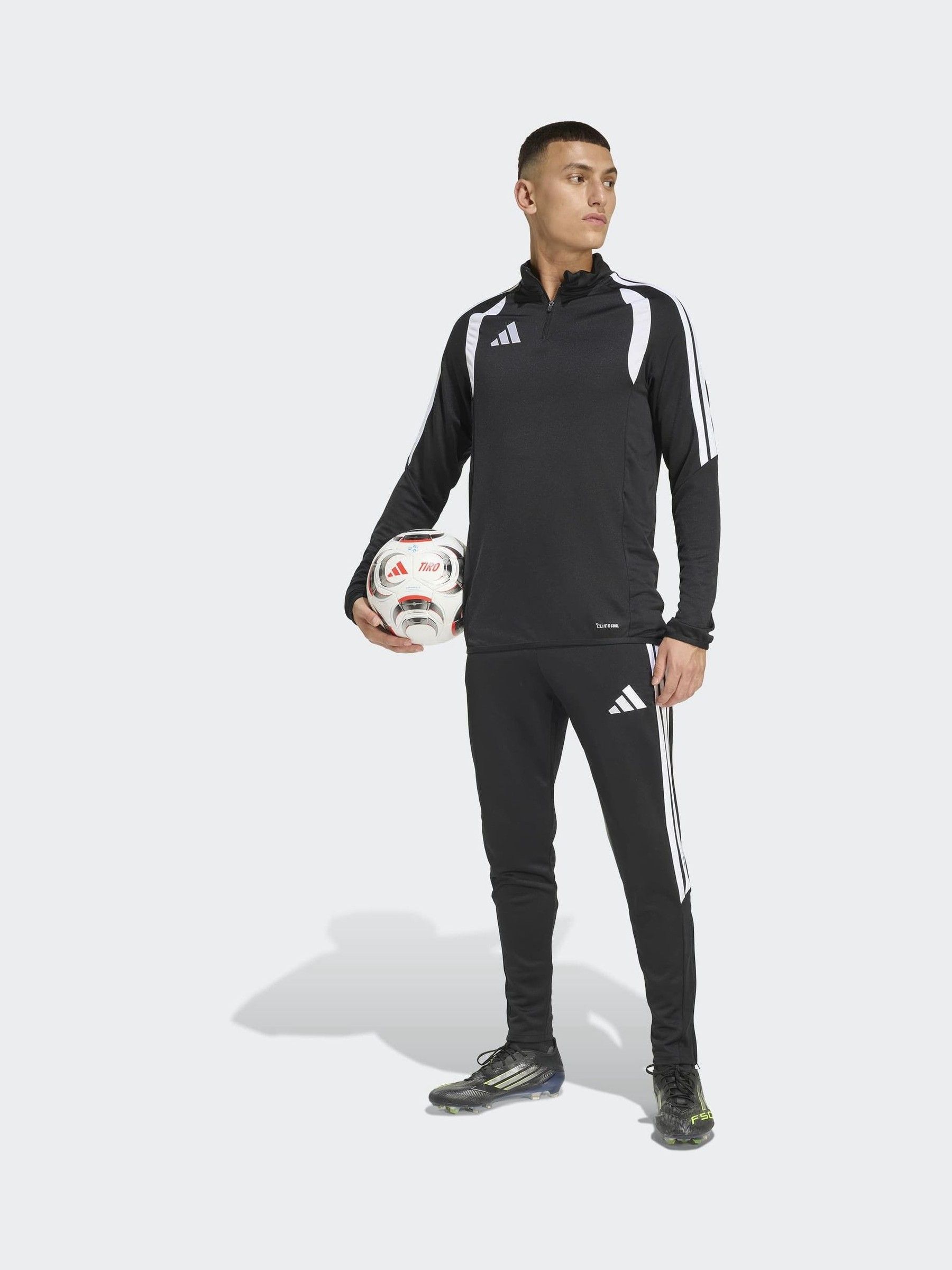 Comprar Preto - Calças de treino adidas Tiro 26 from Next Brazil