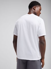 Hvit - adidas Workout Essentials Base T-skjorte - Bilde 3 av 5