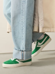 أخضر - حذاء رياضي برباط من الجلد السويد مخطط جانبي من Forever Comfort - صورة 2 من 9