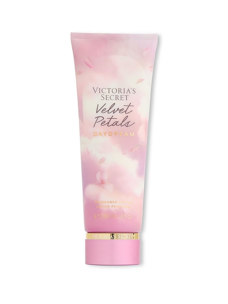 Victoria's Secret Velvet Petals Daydream Body Lotion 236ml - Image 1 of 3 Victoria's Secret Velvet Petals Daydream Body Lotion 236ml - Image 1 of 3