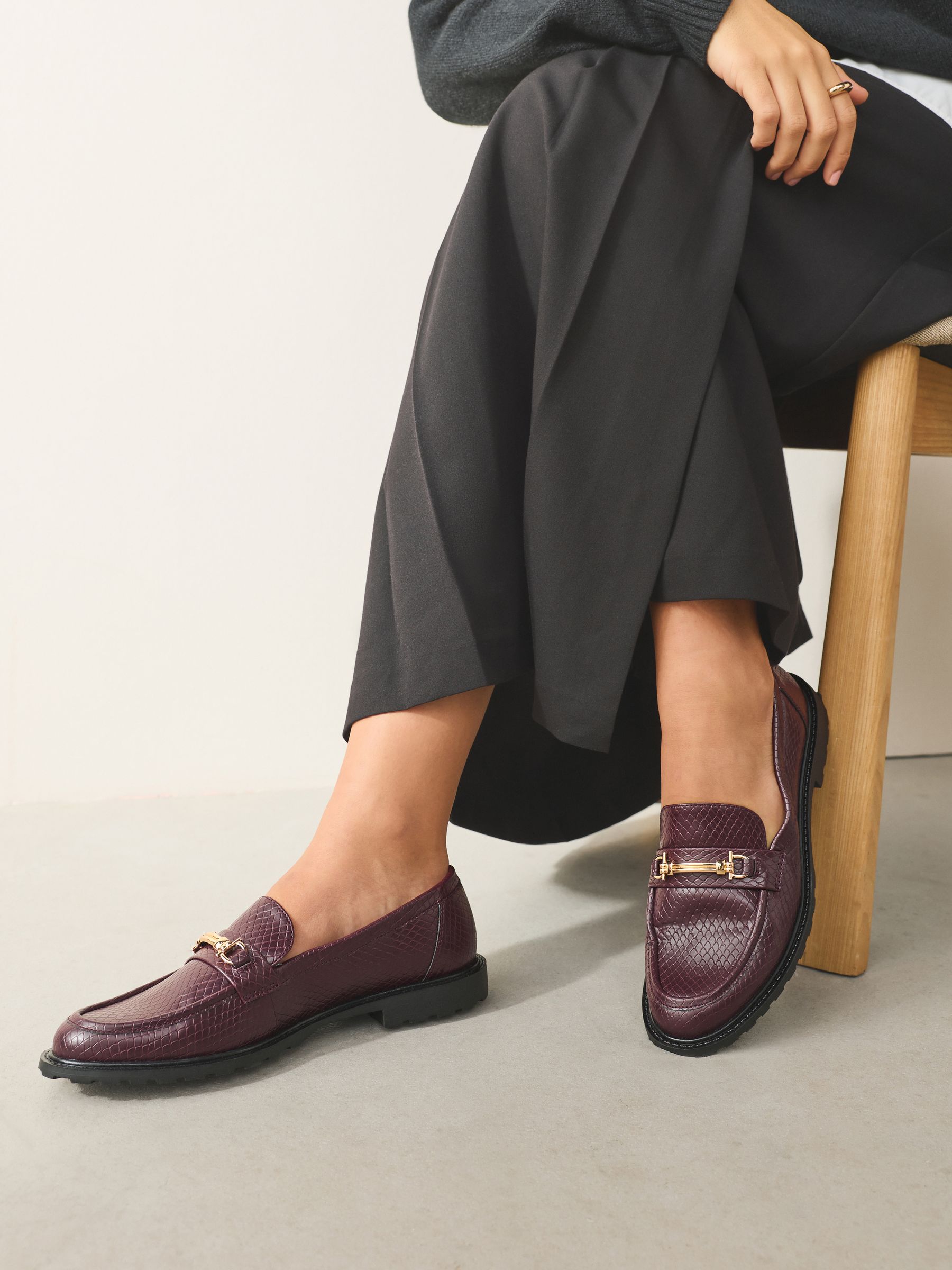 Next：日本 Crocs ベリー レッド - Forever Comfort® トリム ハード