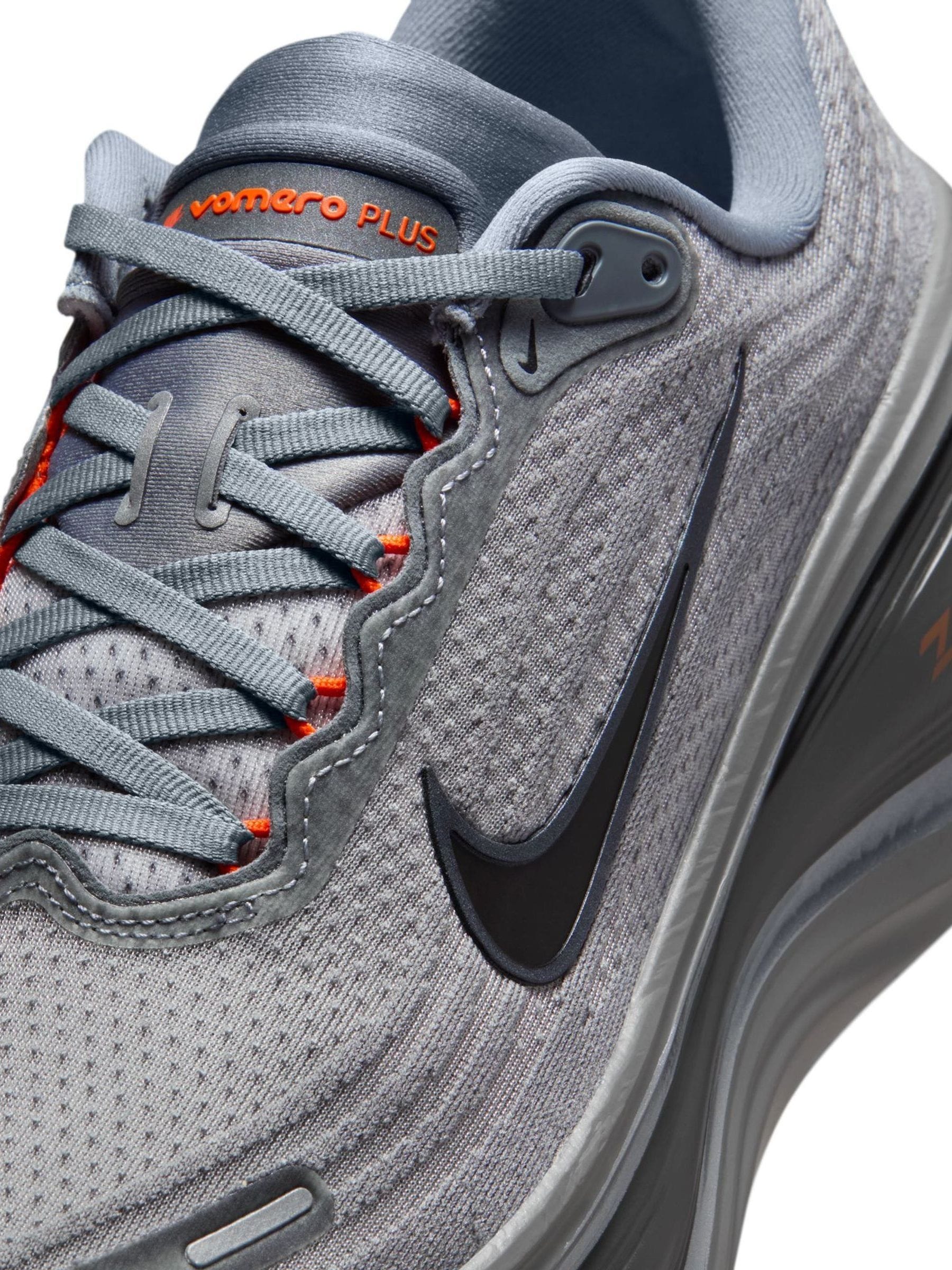 Buy Помаранчевий/Сірий - Кросівки для бігу Nike Vomero Plus з