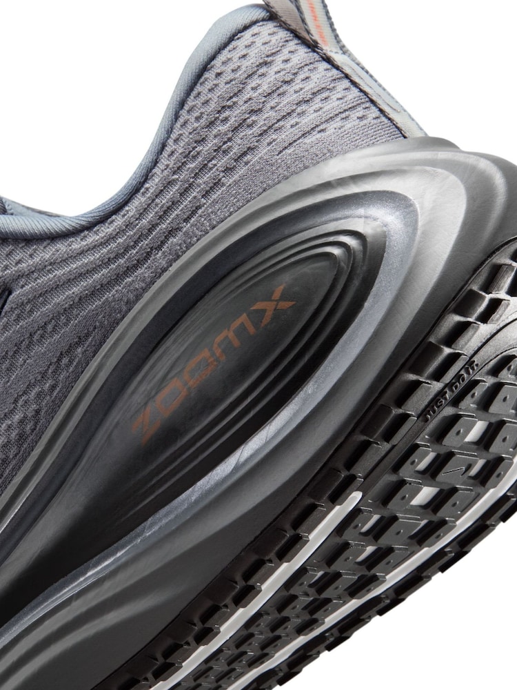 Naranja/gris - Zapatillas de running Vomero Plus de Nike - Imagen 11 de 11 Naranja/gris - Zapatillas de running Vomero Plus de Nike - Imagen 11 de 11