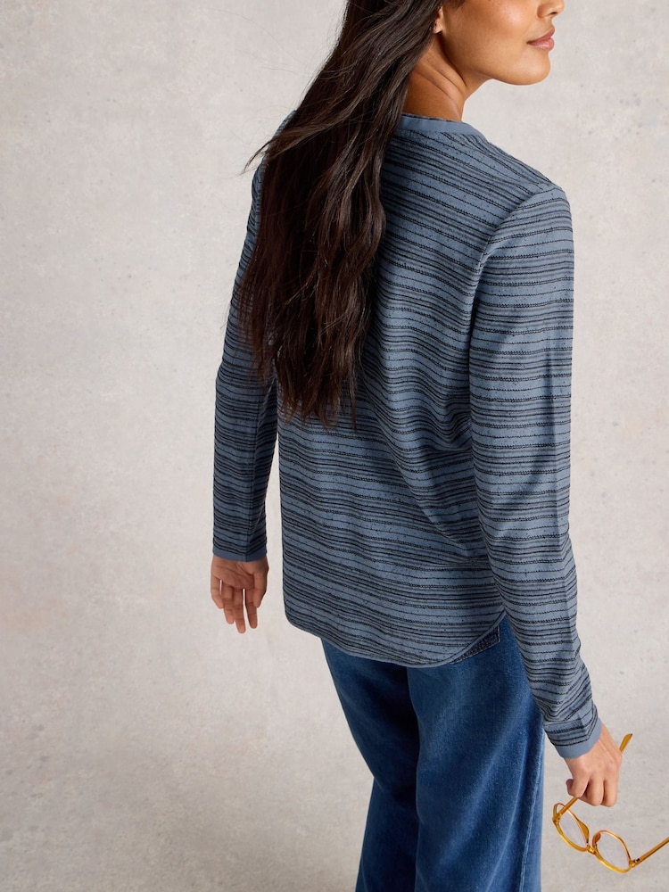 Azul - Camiseta Clara Stitch White Stuff - Imagem 2 de 6