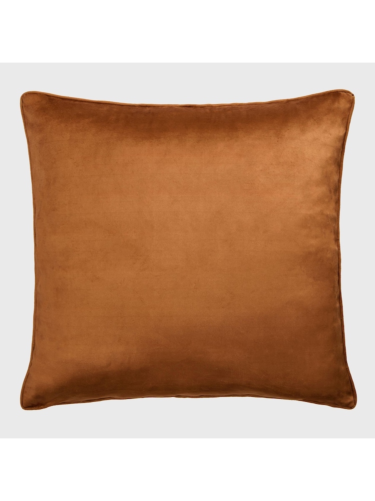 Laurence Llewelyn-Bowen Veritas Velvet Filled Cushion - صورة 3 من 3