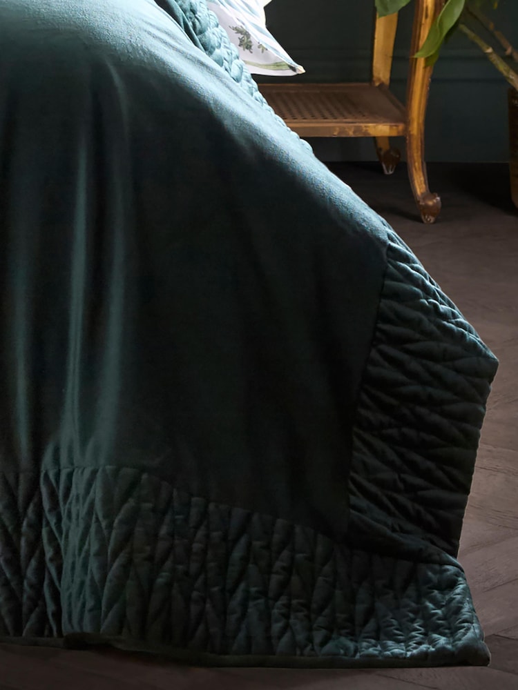 Laurence Llewelyn-Bowen Bottle Green Siena Velvet Bedspread - Image 2 of 3 Laurence Llewelyn-Bowen Bottle Green Siena Velvet Bedspread - Image 2 of 3