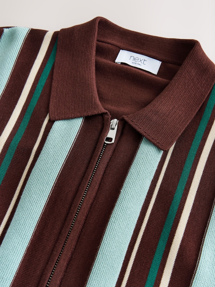 أحمر عنابي - قميص بولو محبوك مخطّط بسحَّاب كامل وكُم قصير بتلبيس قياسي - Image 8 of 8