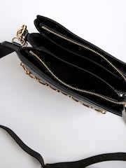 River Island Embossed Chain Pocket Cross-Body Bag - Imagem 4 de 6