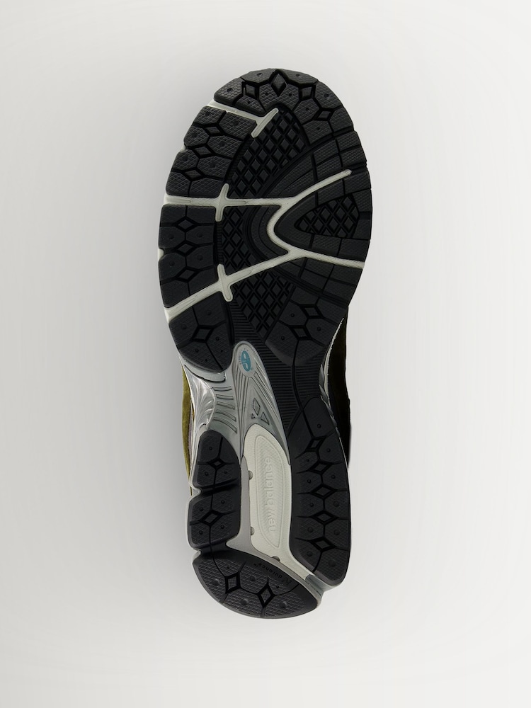 New Balance Green 2002 Trainers - Image 5 of 5