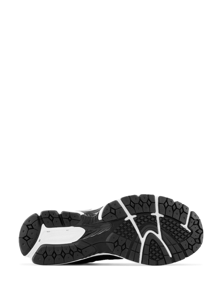 New Balance Black/White 2002 Trainers - Image 5 of 5 New Balance Black/White 2002 Trainers - Image 5 of 5