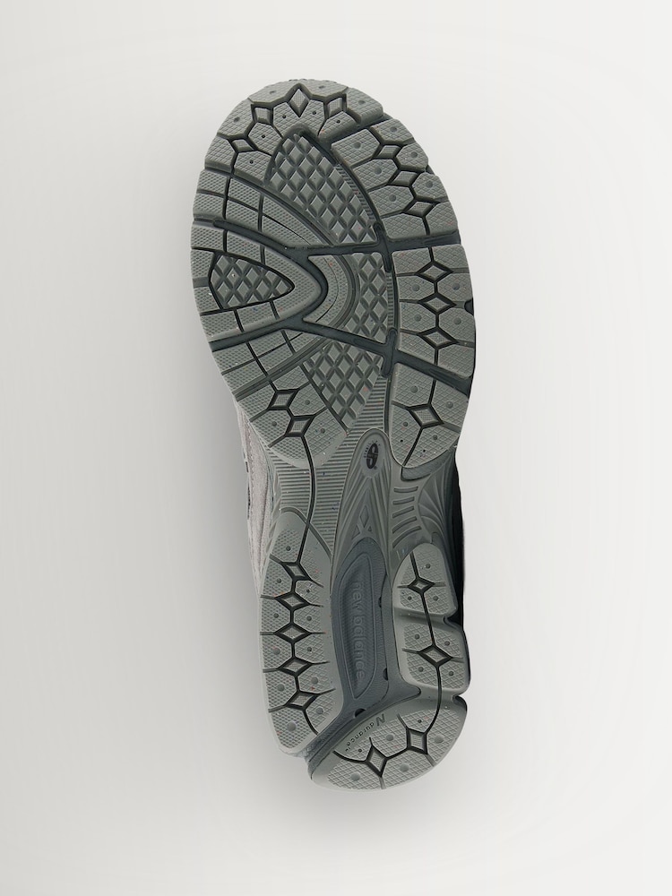 New Balance Grey 2002 Trainers - Image 5 of 5