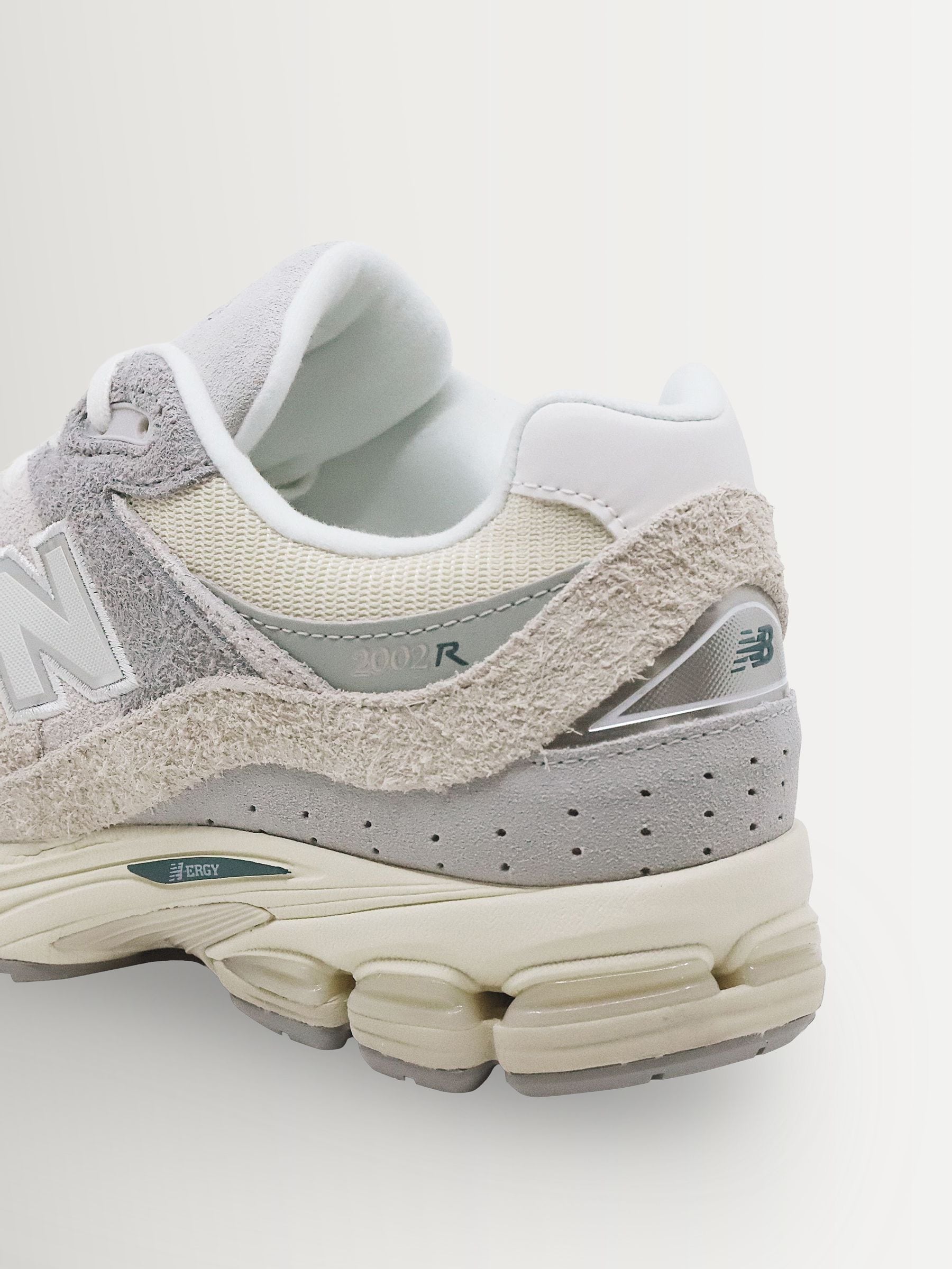 Comprar Cinza/Ecru - Tênis New Balance 2002 from Next Brazil