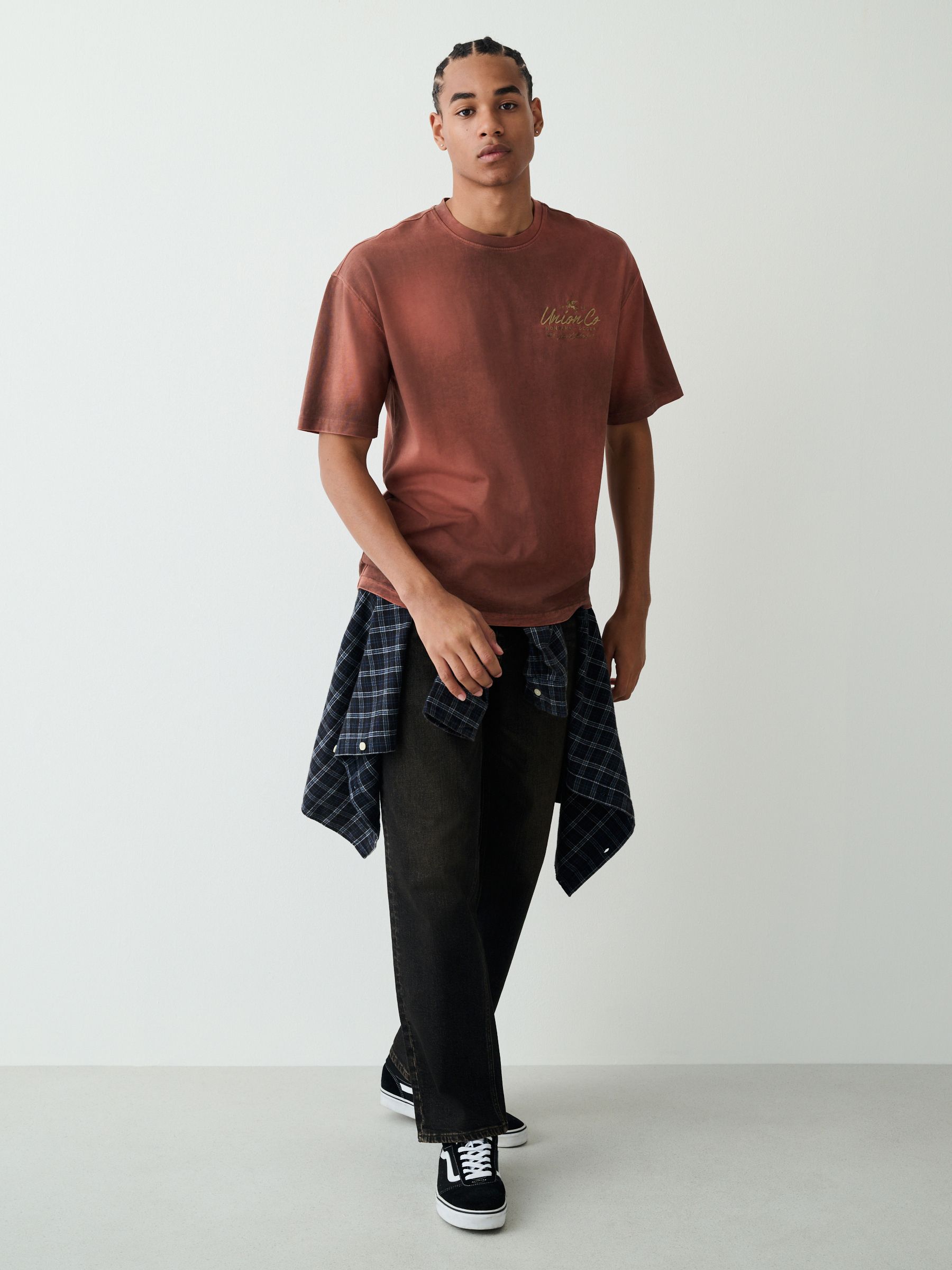 DECEMBERAY グラフィックシャツ Buy Red Washed Relaxed Fit Graphic Print Heavy Weight T-Shirt from