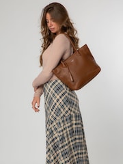 Cultured London Sabine Leather Brown Tote Bag - Image 6 of 8