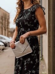 Silber-Metallic - Cultured London Yara Leather Clutch Bag - Bild 7 von 7