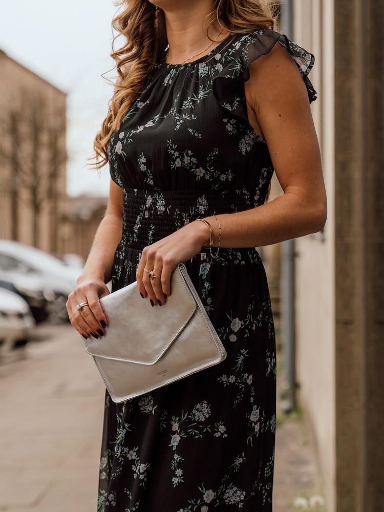 Silber-Metallic - Cultured London Yara Leather Clutch Bag - Bild 7 von 7