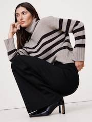 Banana Republic Black Wide-Leg Everywhere Ponte Pull On Trousers - Image 3 of 4