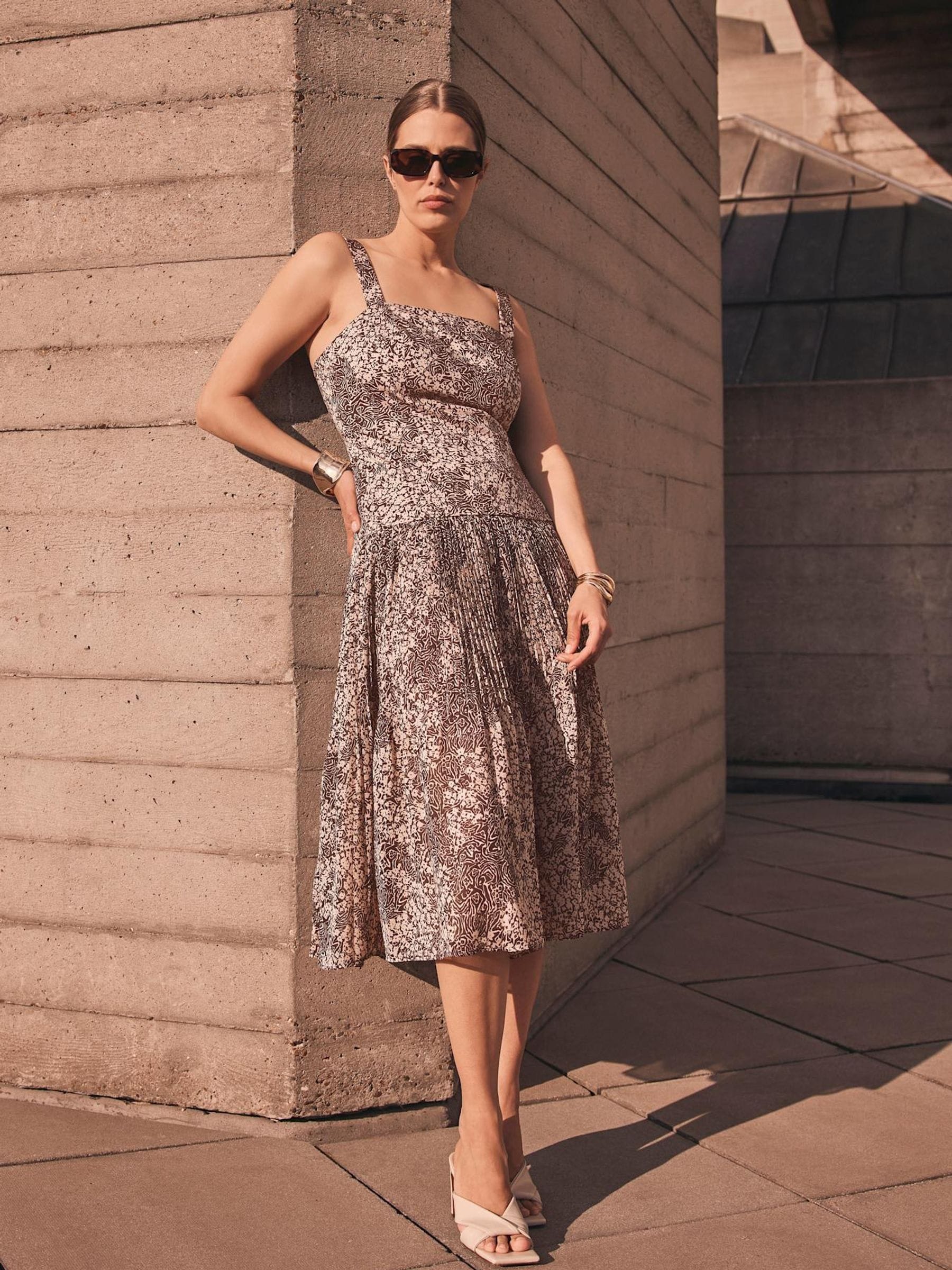 Next：日本 Mint Velvet フローラルプリント ミディワンピース from