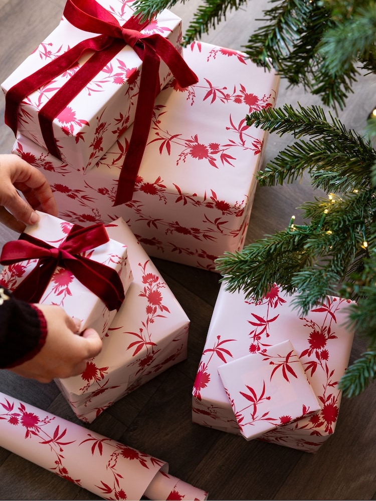 Rockett St George Floral 3 Metre Wrapping Paper - Image 1 of 6 Rockett St George Floral 3 Metre Wrapping Paper - Image 1 of 6