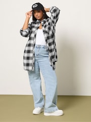 Camisa xadrez Yours Curve Boyfriend - Imagem 2 de 4
