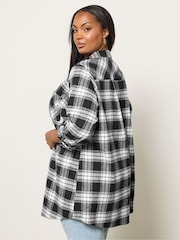 Camisa xadrez Yours Curve Boyfriend - Imagem 3 de 4