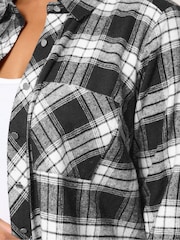 Camisa xadrez Yours Curve Boyfriend - Imagem 4 de 4