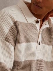 Off White/Putty - Reiss Horice Waffle-Knit Stripe Half-Button Jumper with Wool - Imagen 3 de 7