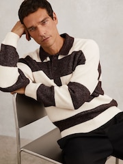 Marrón chocolate/Blanco roto - Reiss Horice Waffle-Knit Stripe Half-Button Jumper with Wool - Imagen 6 de 7