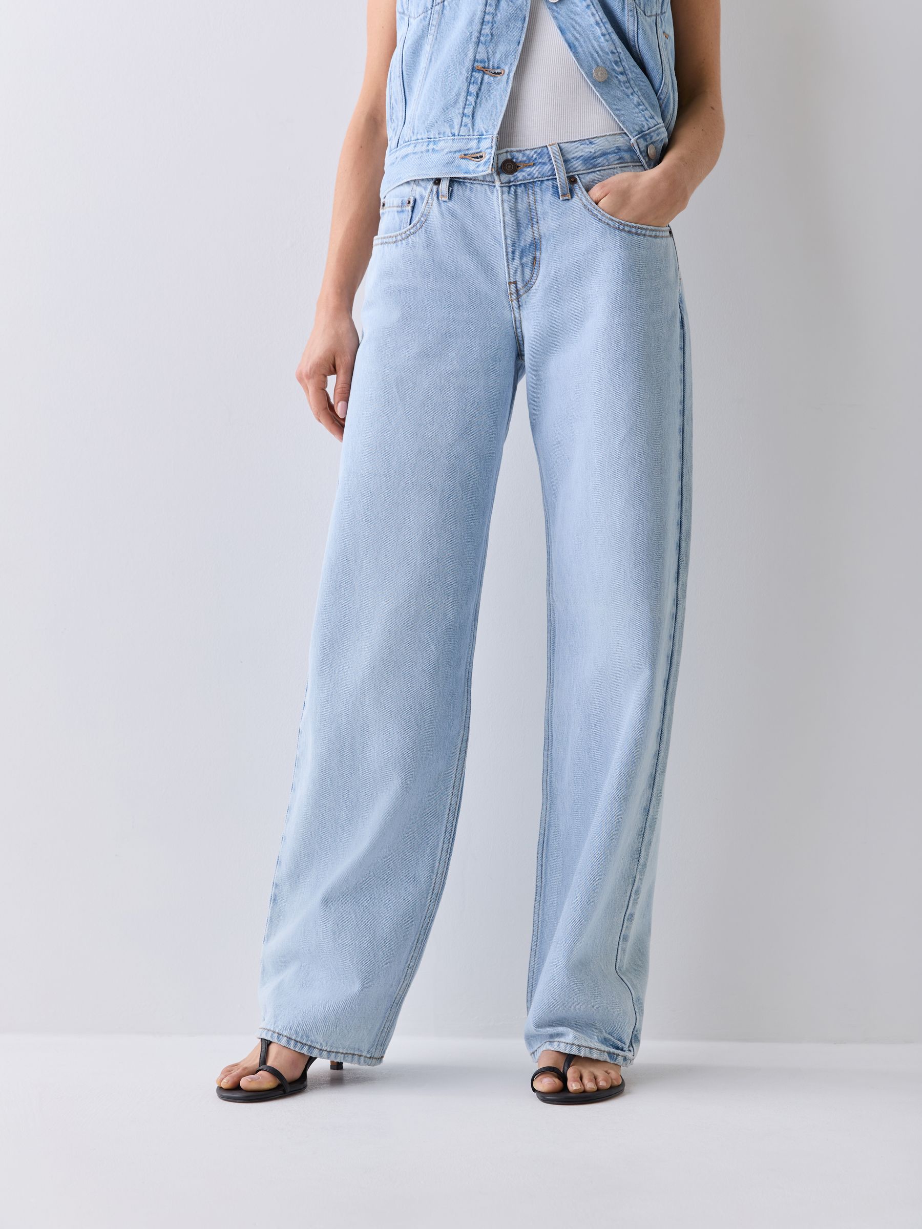 Satın al Taraf Seçin Mavi - Levi's® Düşük Bel Bol Kesim Jean Next