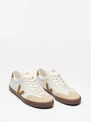 أبيض مع بيج وبني فاتح - حذاء رياضي Volley من Veja - صورة 3 من 5